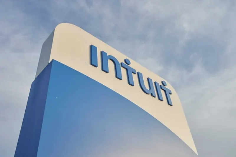 인튜이트 주가, S&P500 대비 부진 논란…INTU 성장성 점검