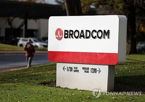 브로드컴 주가 14% 급락, AI 칩 매출 전망 유지에 실망 매물 쏟아져