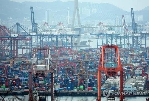 5월 수출 877.5억달러 월 기준 역대 최대…반도체·자동차가 끌어올린 한국 무역