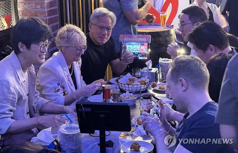 젠슨 황 방한 만찬 화제…SK·삼성 AI반도체 협력 기대감 고조