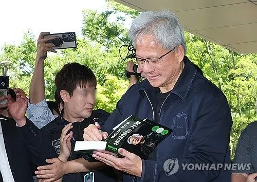 젠슨 황 홍대 PC방 방문, 엔비디아·SK하이닉스 HBM 동맹 신호일까