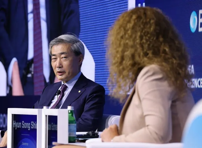 한국은행, 기준금리 인상 시사…강한 경제 자신감에 통화정책 향방 주목