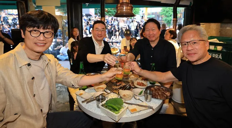 젠슨 황 7개월 만에 방한, SK·LG·네이버 총수와 회동…AI 동맹 어디까지