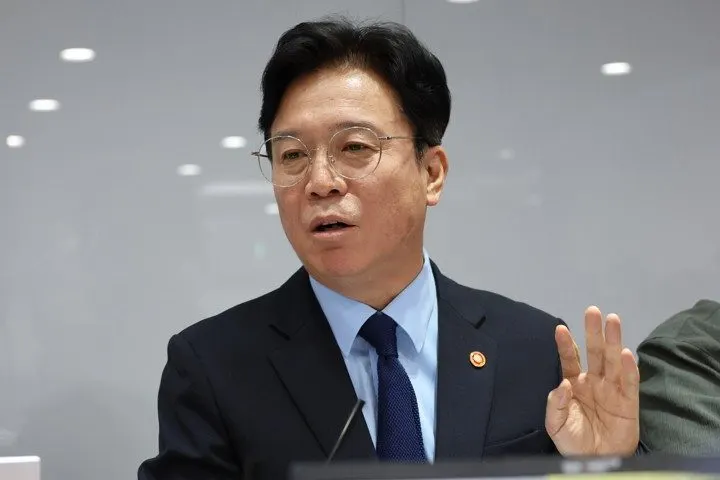노동장관 AI 초과이익 분배는 재투자…협력사 계약단가 조정 상생안 제시