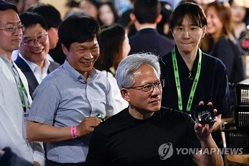 젠슨 황 방한, AI·로봇·게임사 총집결…국내 반도체·AI 생태계 수혜 점검