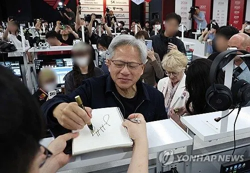 젠슨 황 방한 깜짝선물 언급에도 LG·네이버 하락…엔비디아 협업주 점검